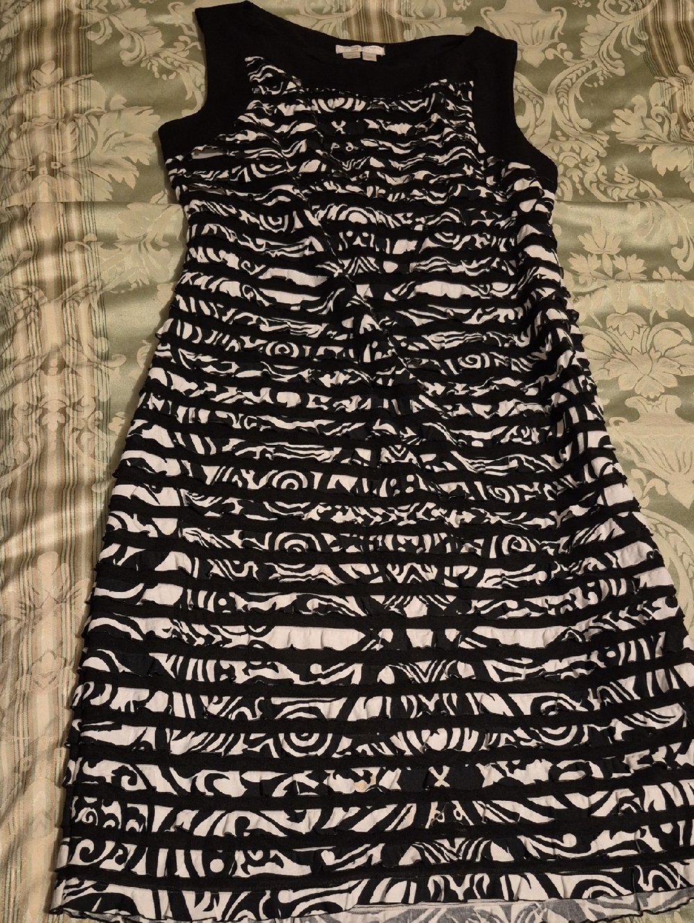 London Times Black & White Patterned Sleeveless Shift Dress